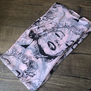 NWOT Marilyn Monroe Pink & Black SCARF